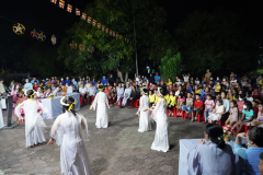 Chùa Yên Lạc tổ chức vui tết Trung thu cho trẻ em